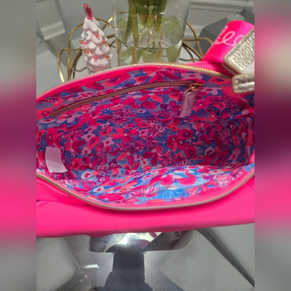 New LILLY PULITZER GIAVANNA AURA PINK NEOPRENE CROSSBODY BAG PURSE - Picture 5 of 11